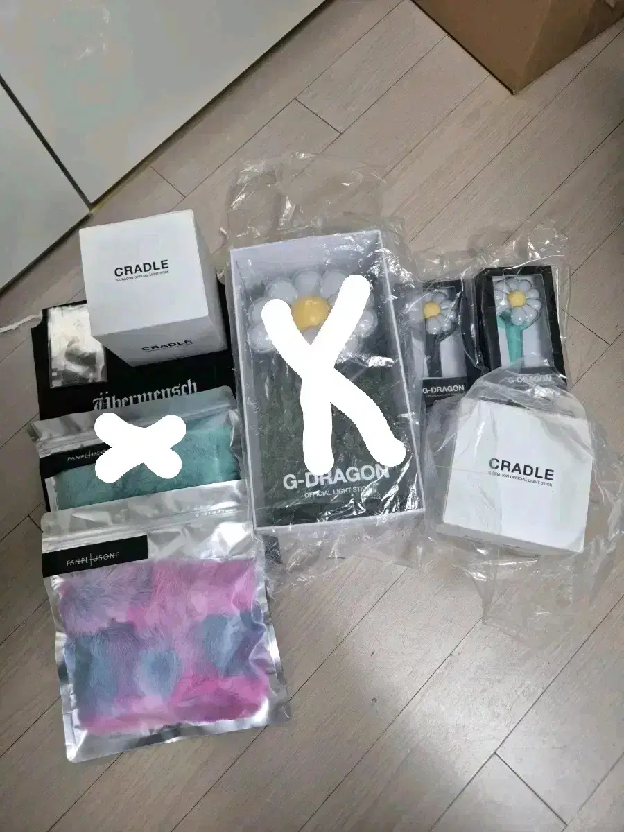 [새상품] 지드래곤 응원봉 크래들2개 키링2개 크래들 커버2개