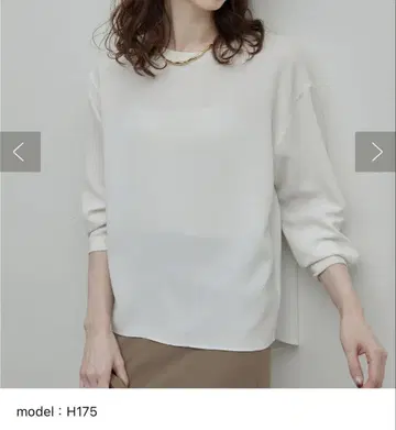 GALLARDAGALANTE (가릴다갈란테) 백 슬릿 블라우스 T