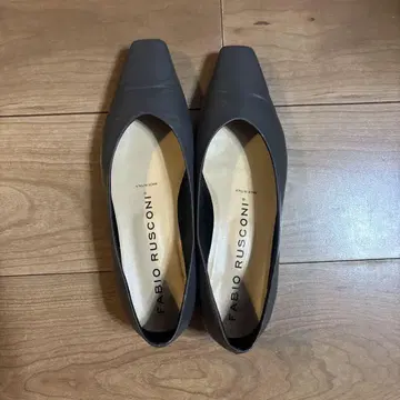 파비올루스콘니 플랫 펌프스 그레이