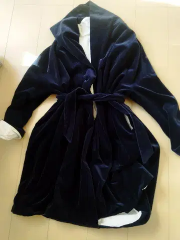 Honnete 네이비 벨로아 소재 코트 겉옷