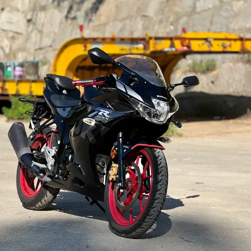 스즈키 gsxr125 2021년 / 1만km / 검빨모델 판매합니다