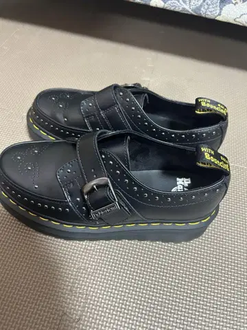 Dr. Martens 블랙 로퍼