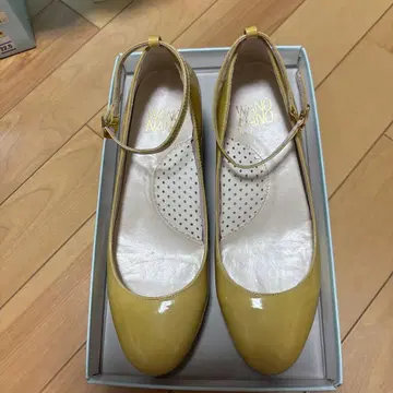 WANONANO 에나멜 웨지솔 펌프스