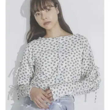 메리 제니 컷 아웃 플라워 써멀 탑스