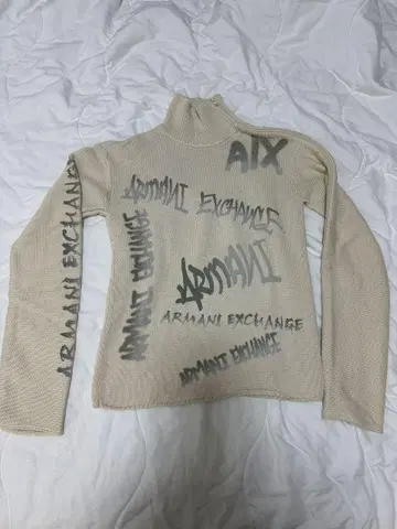 Armani Exchange 베이지 하이넥 니트
