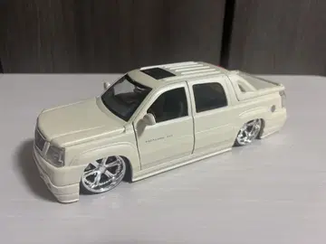 DUB CITY SUV 모델 화이트