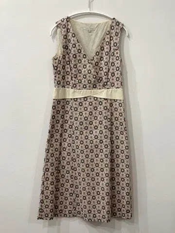 LAURA ASHLEY(로라 애슐리) 꽃무늬 자수 원피스 M 고급스러운