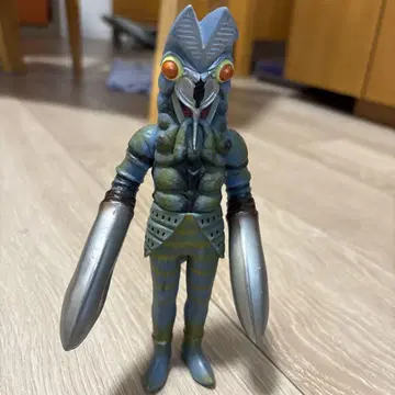 발탄 성인 피규어