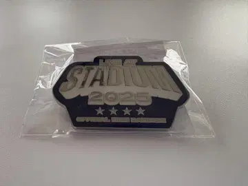 Officialdism 랜덤 가챠 핀 배지 A