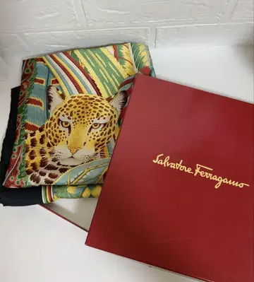 살바토레 페라가모 Ferragamo 스카프 반다나 표범 무늬