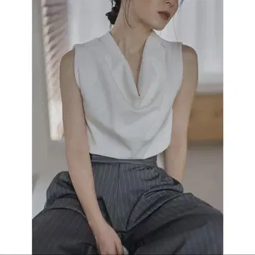 아누아누스 anuans 드레이프 넥 니트 탑 화이트
