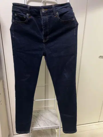 새상품 지나시스 데님 청바지 네이비 시착만 한 상품