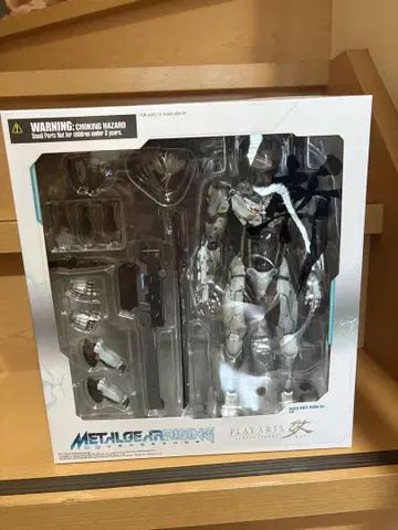 플레이 아츠 PLAY ARTS 개 메탈 기어 솔리드 번개 화이트 아머