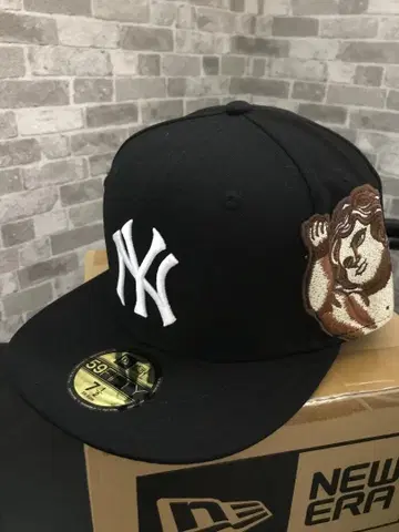 MLB 명문 NY 양키스 NEWERA 아티스트 콜라보 캡 1/2BK