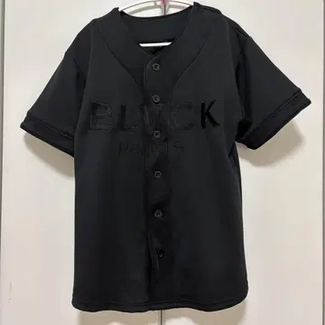 BLVCK PARIS 버튼이 달린 블랙 티셔츠
