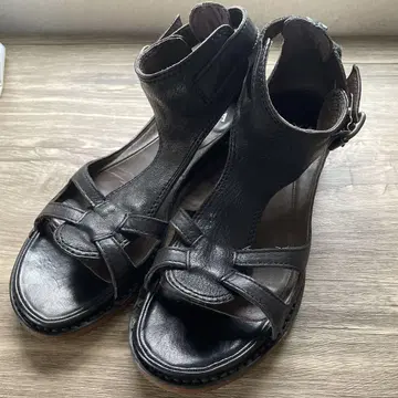컨디션 최상 SAYA 사야 가죽 샌들 22.5cm 블랙