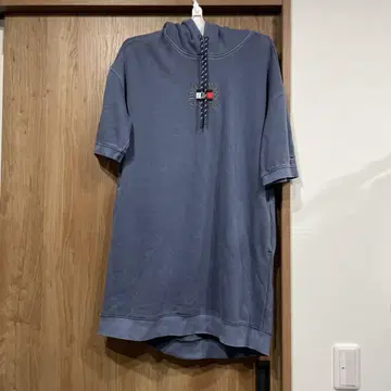 TOMMY JEANS 후드 부착 반팔 원피스