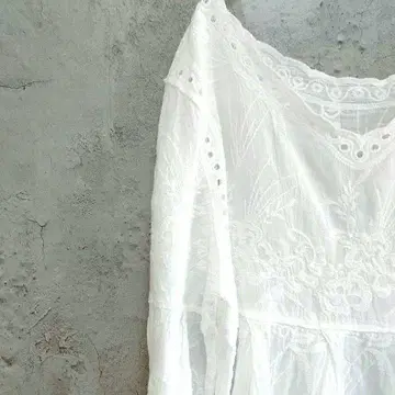 스캘럽 자수 레이스 페플럼 튜닉 블라우스 빈티지풍