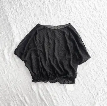 도트 무늬 반팔 상의 블랙 새상품급 노블