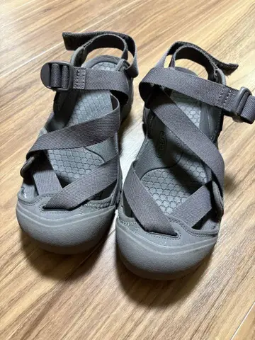 KEEN 샌들
