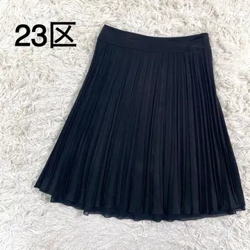 23구 블랙 컬러 무릎 기장 플리츠 스커트