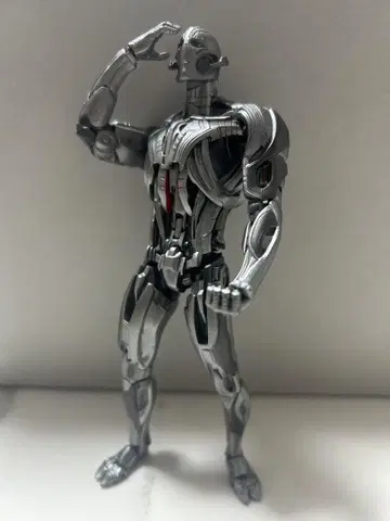 울트론 피규어 아트