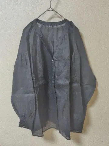 콜라주 개럴개런트 시어 라미 2WAY 개더 블라우스 블랙