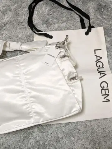 가격 인하 중! 새상품 LAGUAGEM 새틴 숄더백