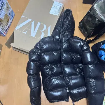 자라 블랙 다운 자켓 S 사이즈
