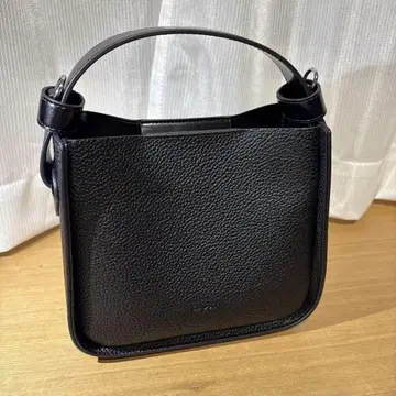 블랙 가죽 숄더백