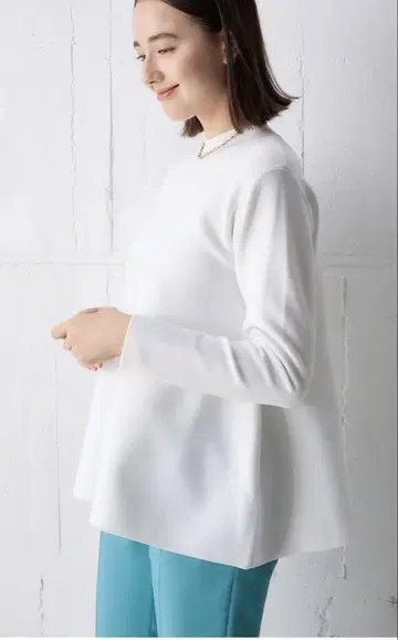 안피로 페플럼 니트 화이트