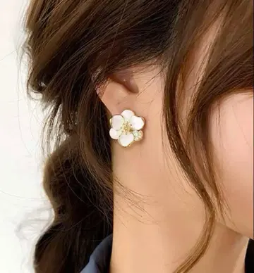 꽃 모티브 귀걸이