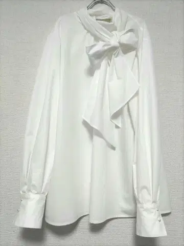 Loungedress 라운지 드레스 새상품 보타이 블라우스 펄 버튼
