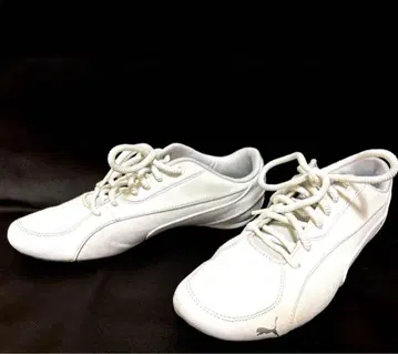 Puma 화이트 가죽 스니커즈 27cm