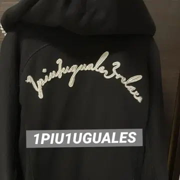 1PIU1UGUALES 블랙 릴랙스 후드티