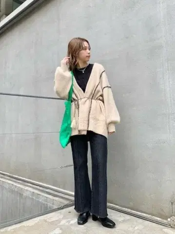 kastane 끈 포함 배색 스티치 니트 가운