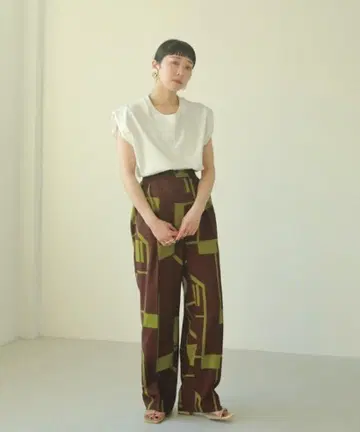 투데이풀 지오메트릭 턱 트라우저 38