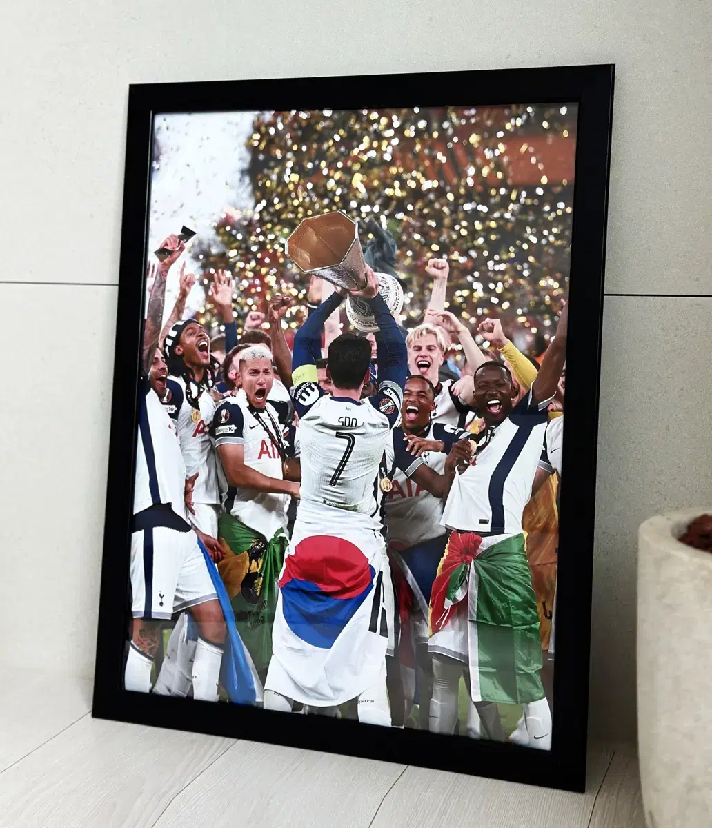 손흥민 유로파 우승 포스터 축구 액자 a3 사이즈
