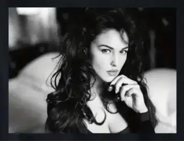 Monica Bellucci 모니카 벨루치 티셔츠 패션 모델