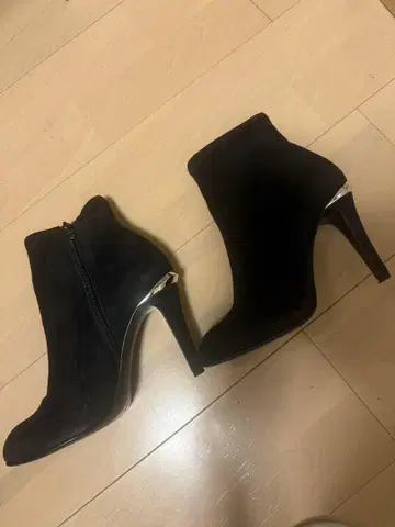 다이애나 스웨이드 숏부츠