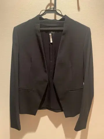 띠어리 블랙 노카라 자켓