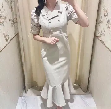 evelyn 오픈 카라 머메이드 원피스 반팔