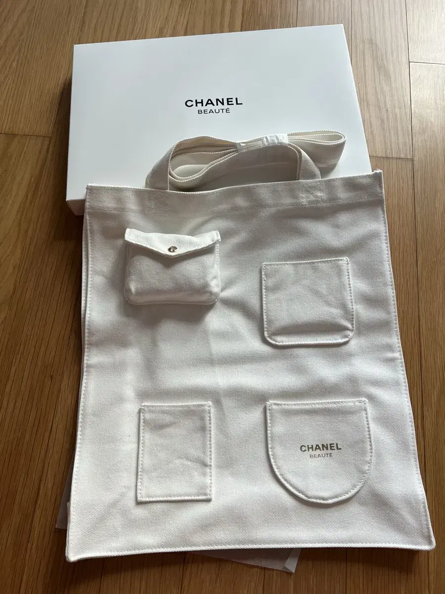 Chanel Beauty Ecco Bag (New)