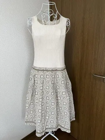 아이보리 슬리브리스 원피스 무릎 기장