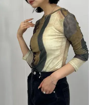 ISOOK 뉘앙스 패턴 시어 탑 시스루 패턴 상의