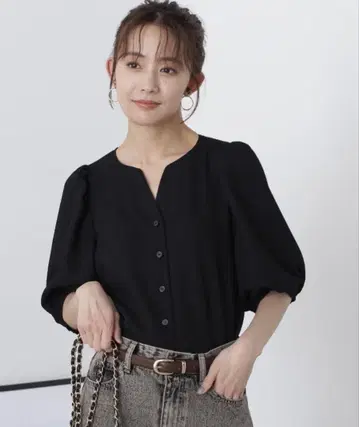 부푼 자카드 퍼프 슬리브 블라우스
