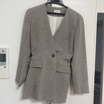 FRAY I.D 허리 쉐이프 노카라 자켓