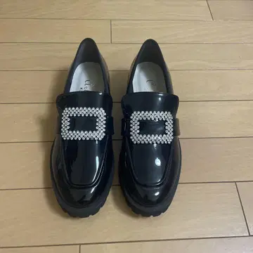비쥬 버클 통굽 로퍼 새상품 24cm 블랙 품절 모델