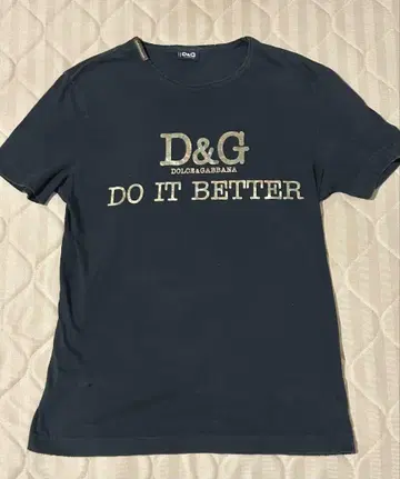 D&G 블랙 티셔츠 DO IT BETTER
