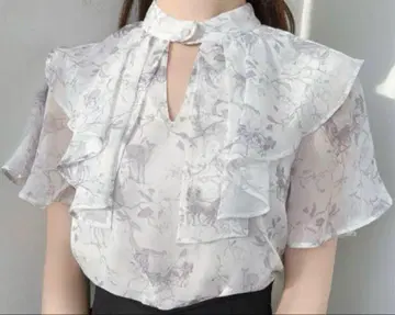미셸 마카롱 로얄 케이프 칼라 블라우스